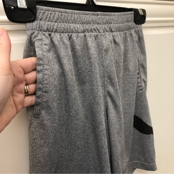 PUMA boys athletic shorts - Picture 3 of 6